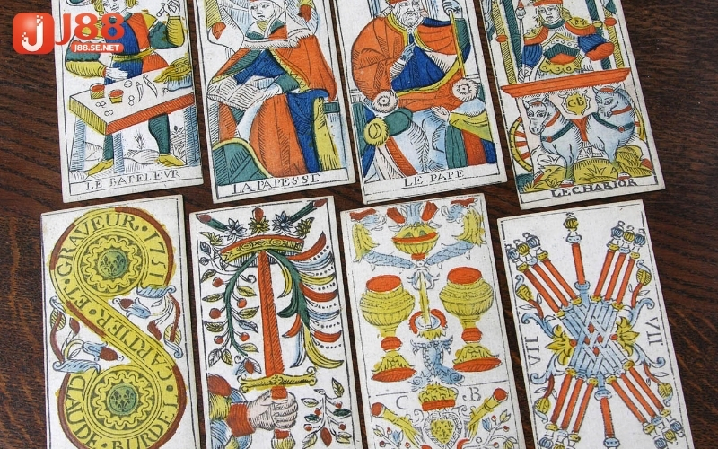 Nguồn gốc bài Tarot: Từ trò chơi giải trí đến biểu tượng tâm linh.